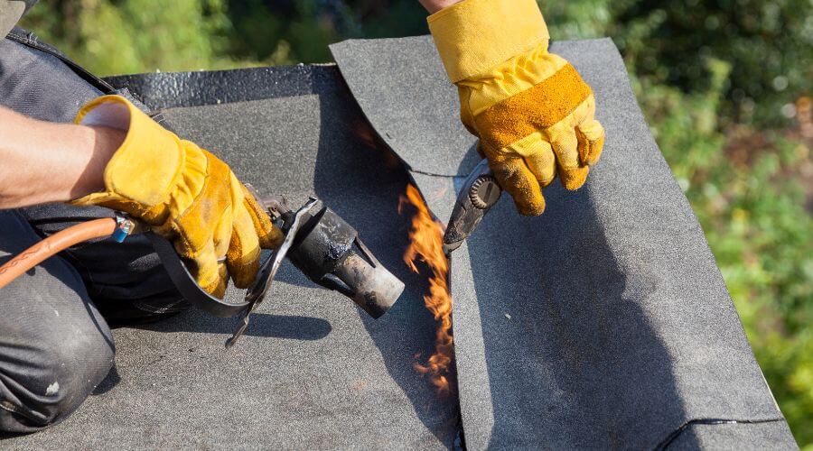 Professional gutter cleaning in Braddyville, IA